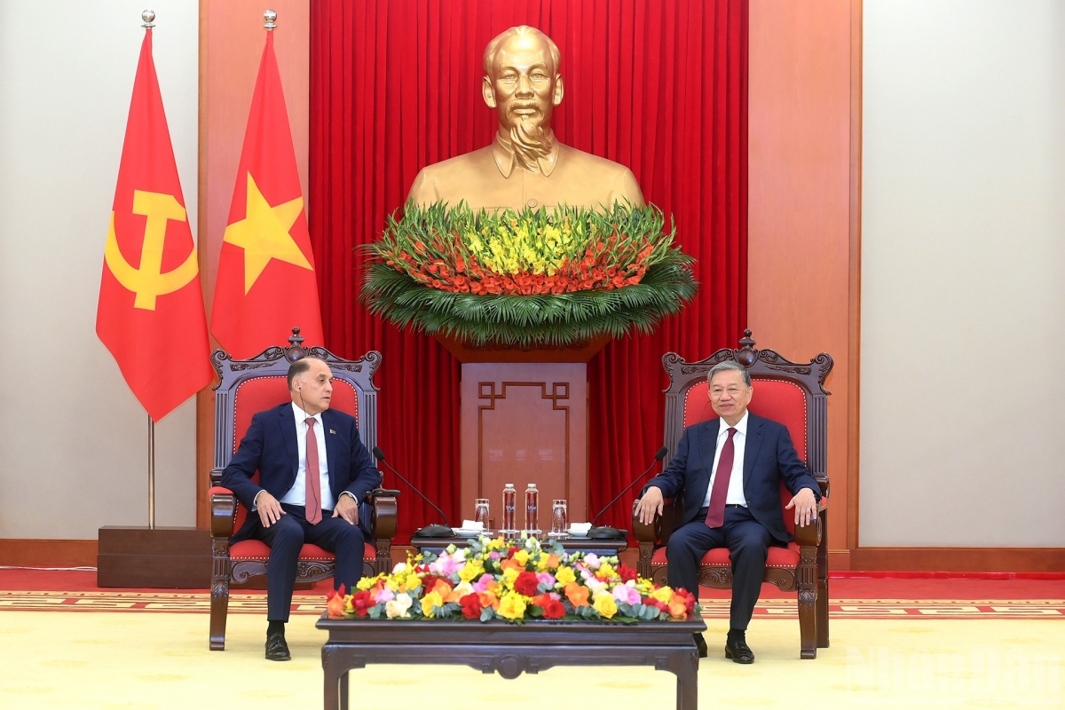 Tổng Bí thư Tô Lâm tiếp Thư ký Hội đồng An ninh Belarus (Ảnh: Nhân dân)