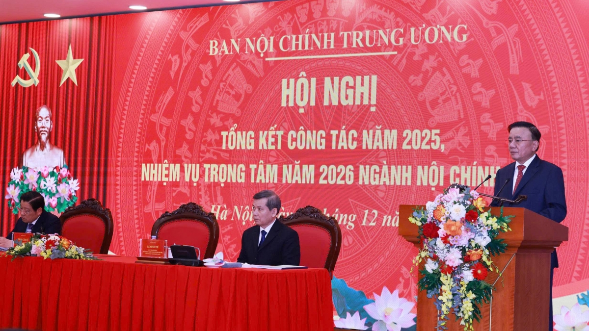 Thường trực Ban Bí thư lưu ý ngành Nội chính Đảng tham mưu chỉ đạo tăng cường kiểm tra, giám sát, kiểm soát quyền lực, phòng, chống tham nhũng, lãng phí, tiêu cực. Ảnh: Đặng Phước
