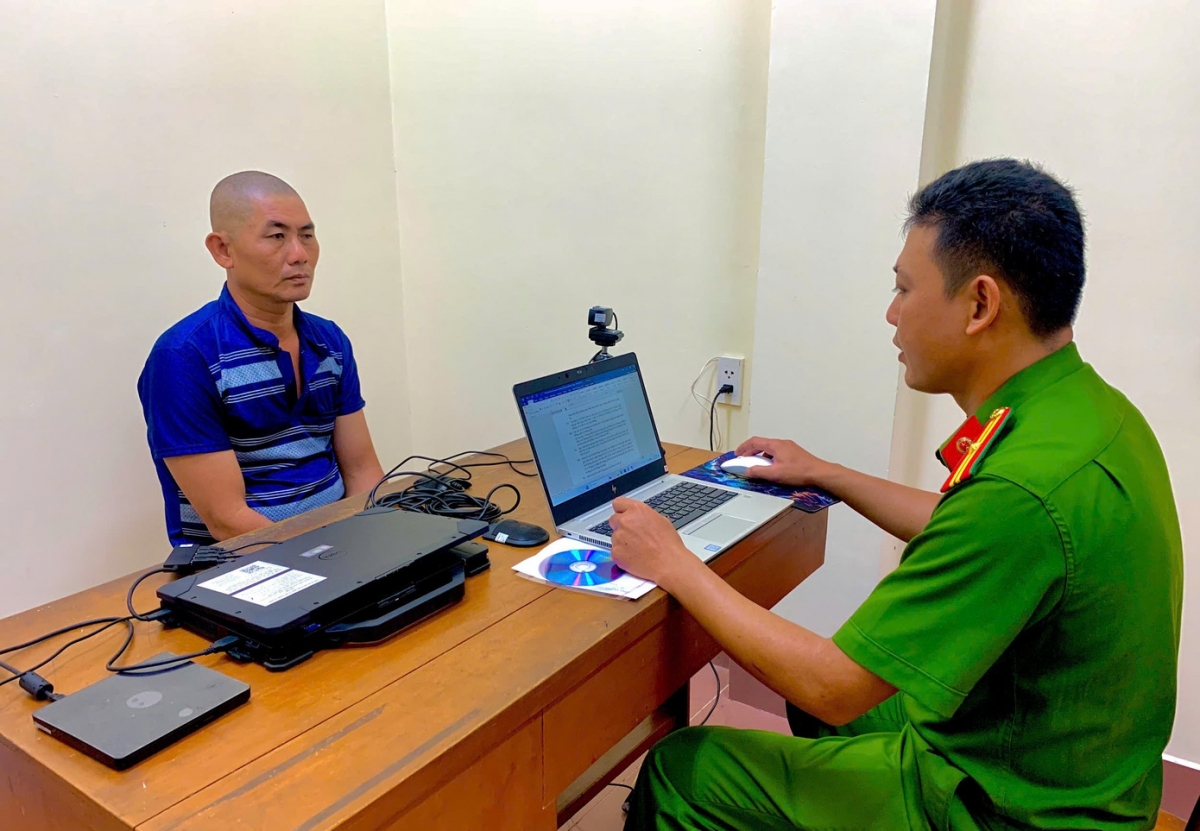 Trần Văn Trung tại cơ quan công an.