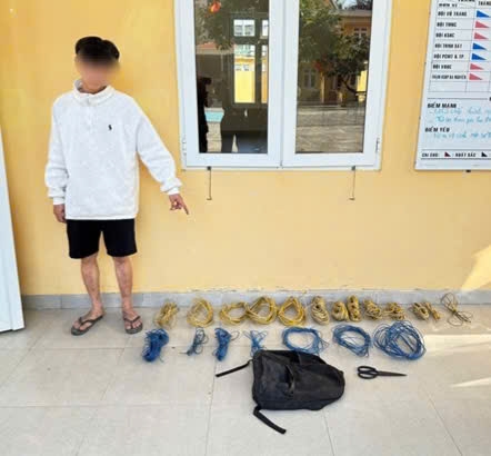 Đối tượng trộm cắp dây điện cùng tang vật bị công an bắt giữ