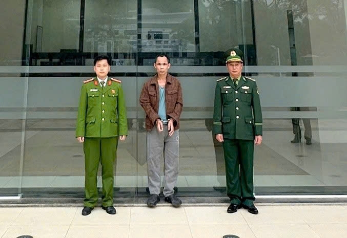 Đối tượng Trương Văn Viện bị lực lượng chức năng bắt giữ. (Ảnh: Công an Nghệ An).