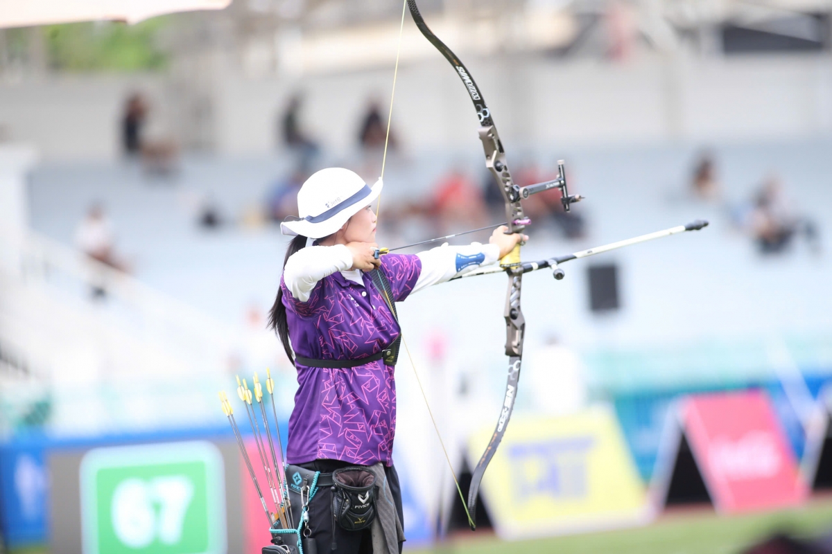 Các VĐV bắn cung Việt Nam đang bước vào thi đấu vòng loại. 