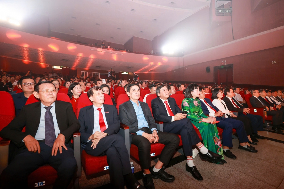 Các vị đại biểu đến tham dự buổi lễ. (Ảnh: BTC). 