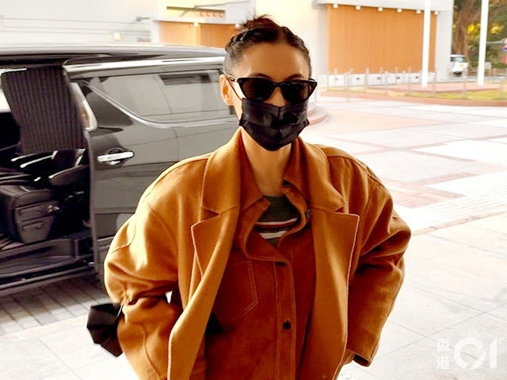 Trương Bá Chi đã có màn xuất hiện “ấn tượng” tại Tòa án cấp cao Hong Kong (Trung Quốc) sáng 8/12.