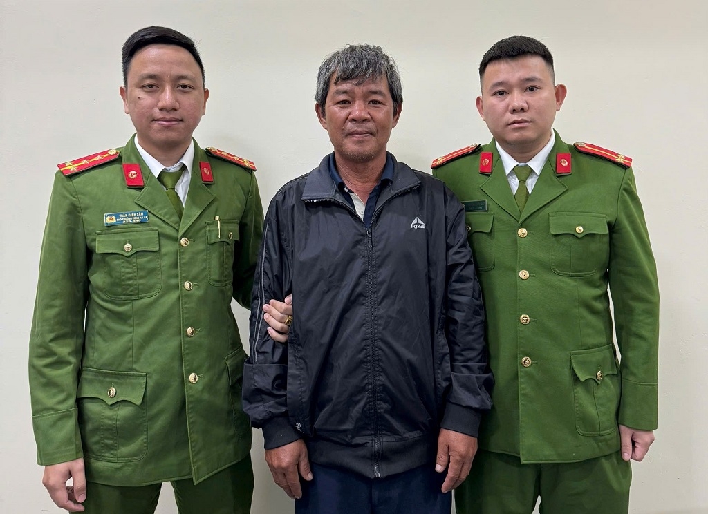 Đối tượng Lê Thế Dương tại Cơ quan Công an. (Ảnh: Công an Nghệ An).