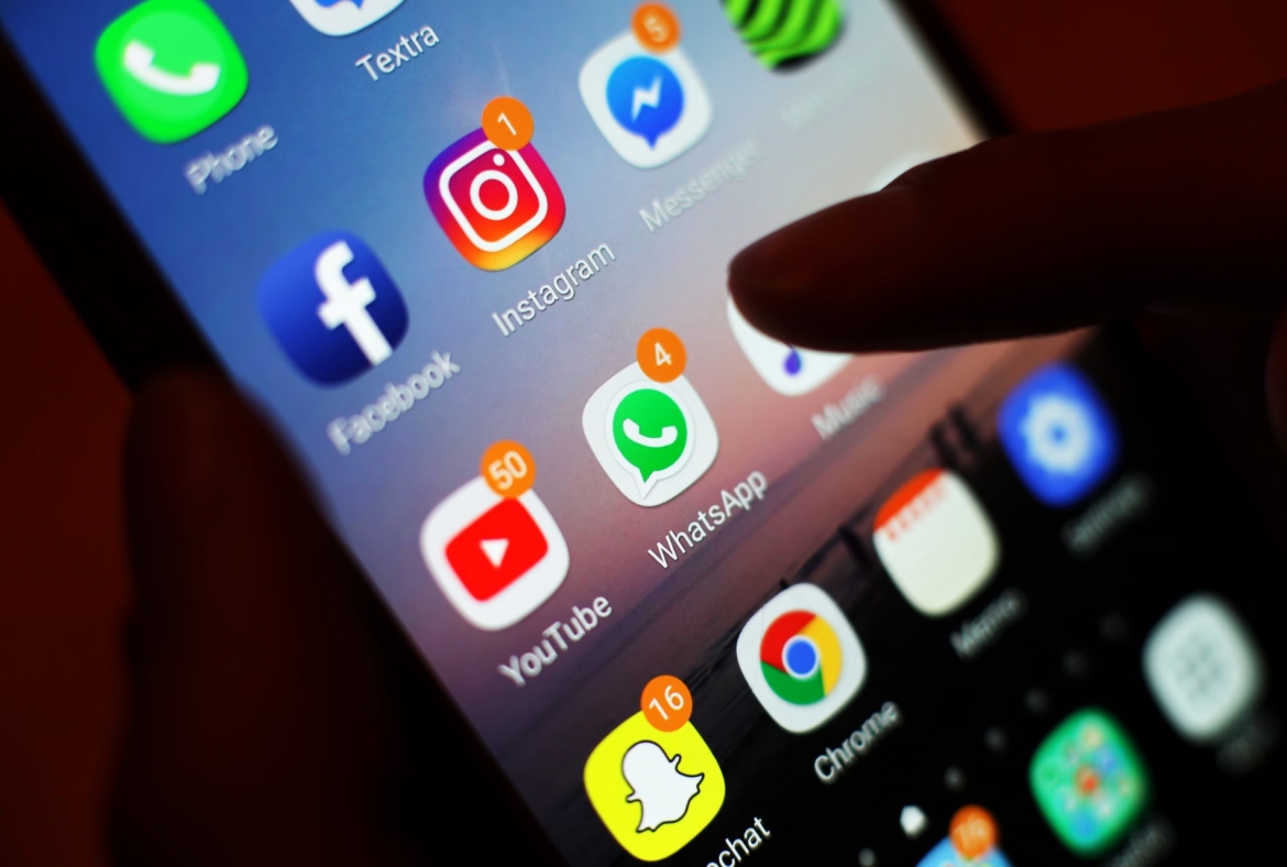 Từ ngày 4/12, Facebook và Instagram sẽ không cho người dưới 16 tuổi mở tài khoản mới. Nguồn: Yui Mok