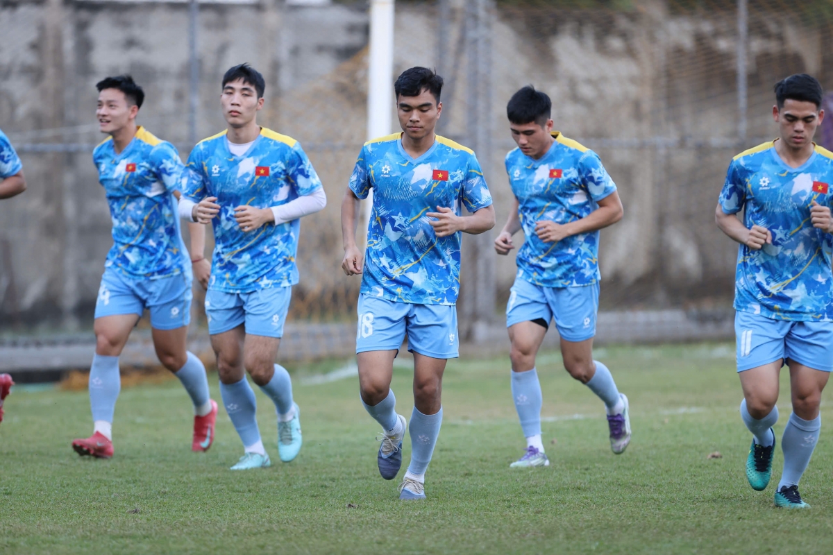 U22 Việt Nam tập luyện trước trận gặp U22 Lào. (Ảnh: Đức Minh). 