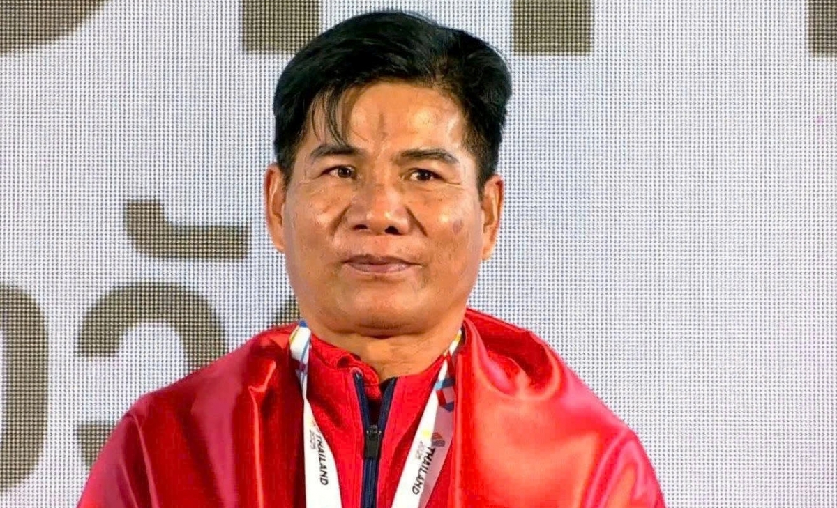 Vận động viên Nguyễn Văn Dũng 51 tuổi giành HCV bi sắt nội dung shooting cá nhân nam.