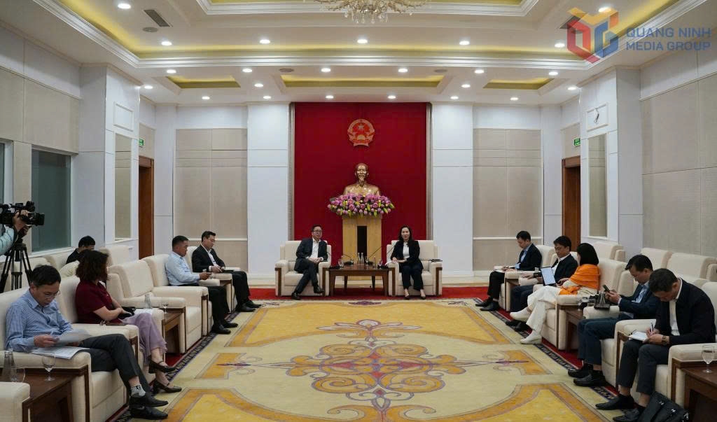 Quang cảnh buổi làm việc.