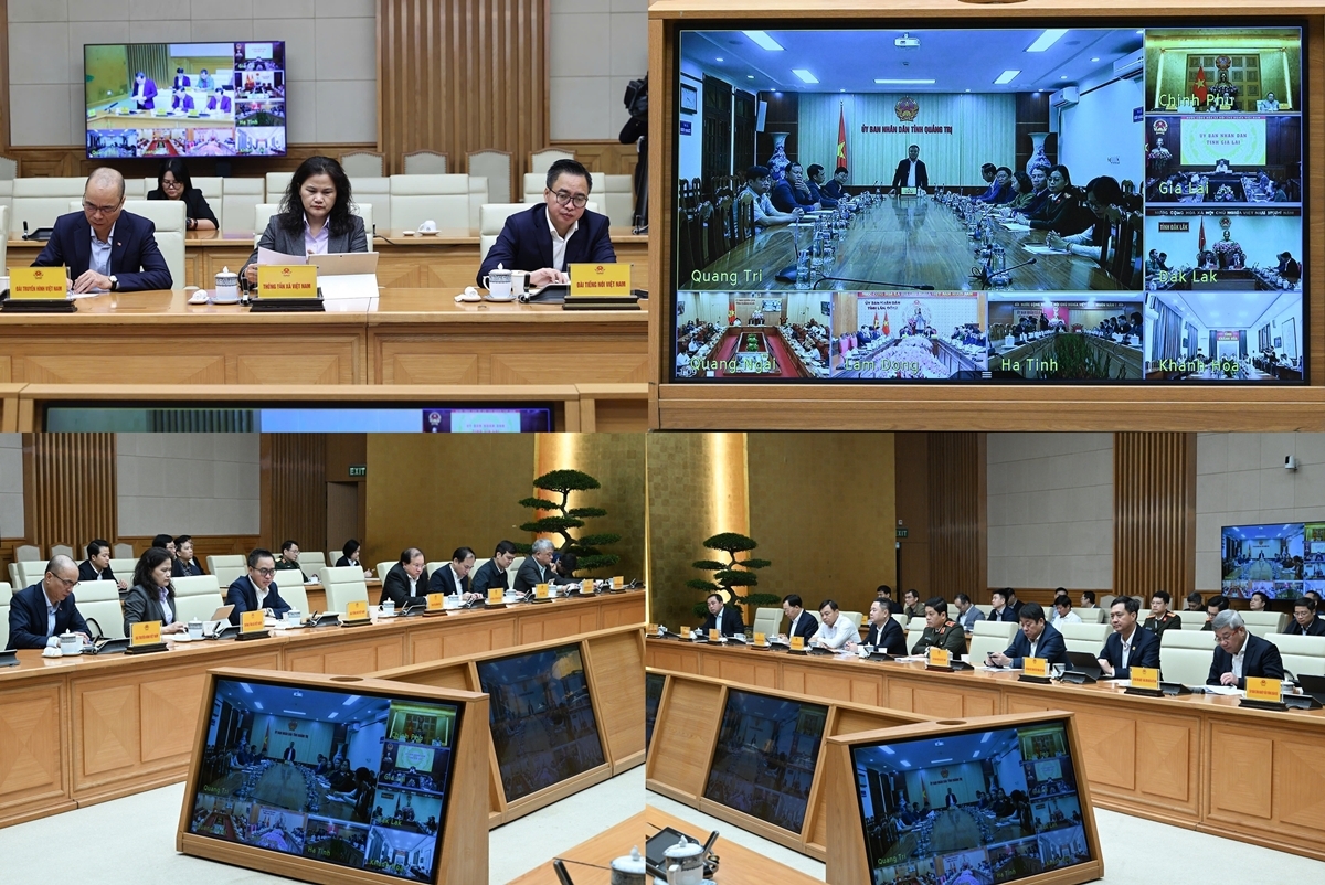 Các đại biểu tham dự Hội nghị trực tuyến bàn các giải pháp để triển khai "Chiến dịch Quang Trung" thần tốc xây dựng lại, sửa chữa nhà ở cho các gia đình có thiệt hại do các đợt thiên tai vừa qua