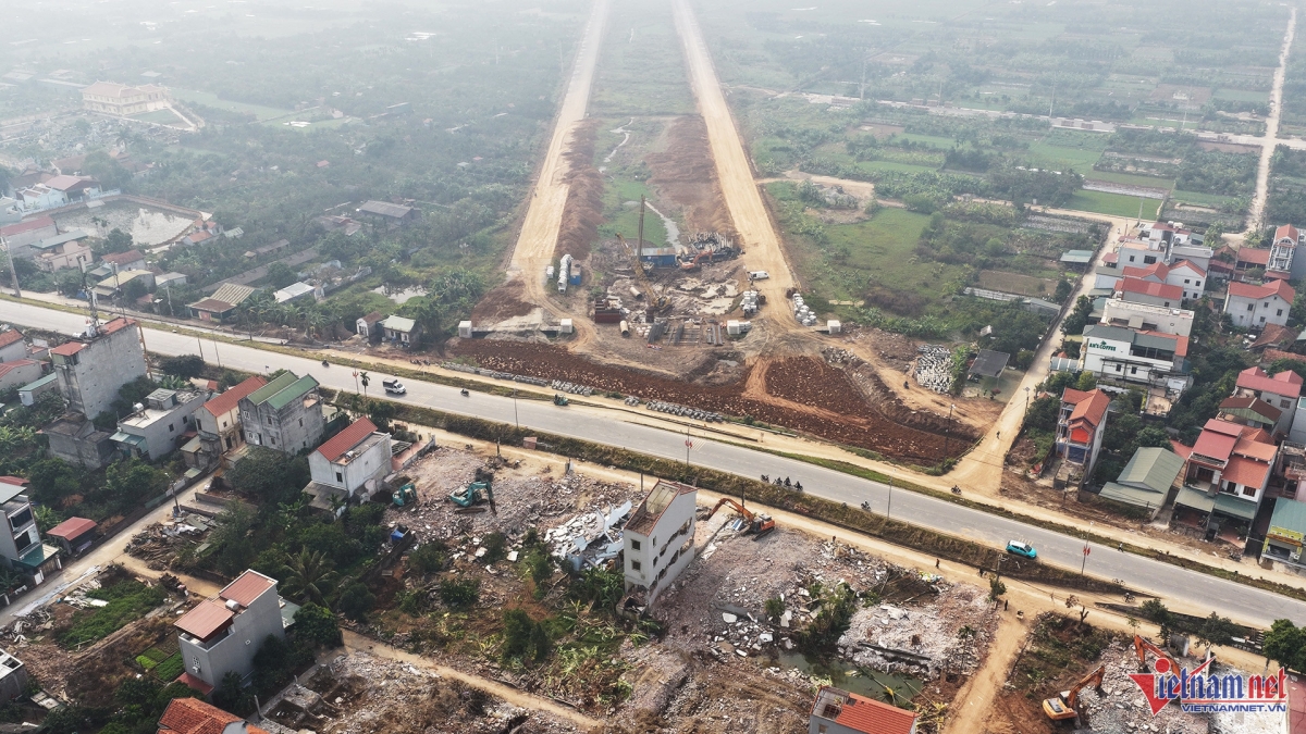 Sau khi hoàn thành, cầu Hồng Hà sẽ kết nối trực tiếp với đường Vành đai 4 - Vùng Thủ đô Hà Nội. Ảnh: Đức Hoàng