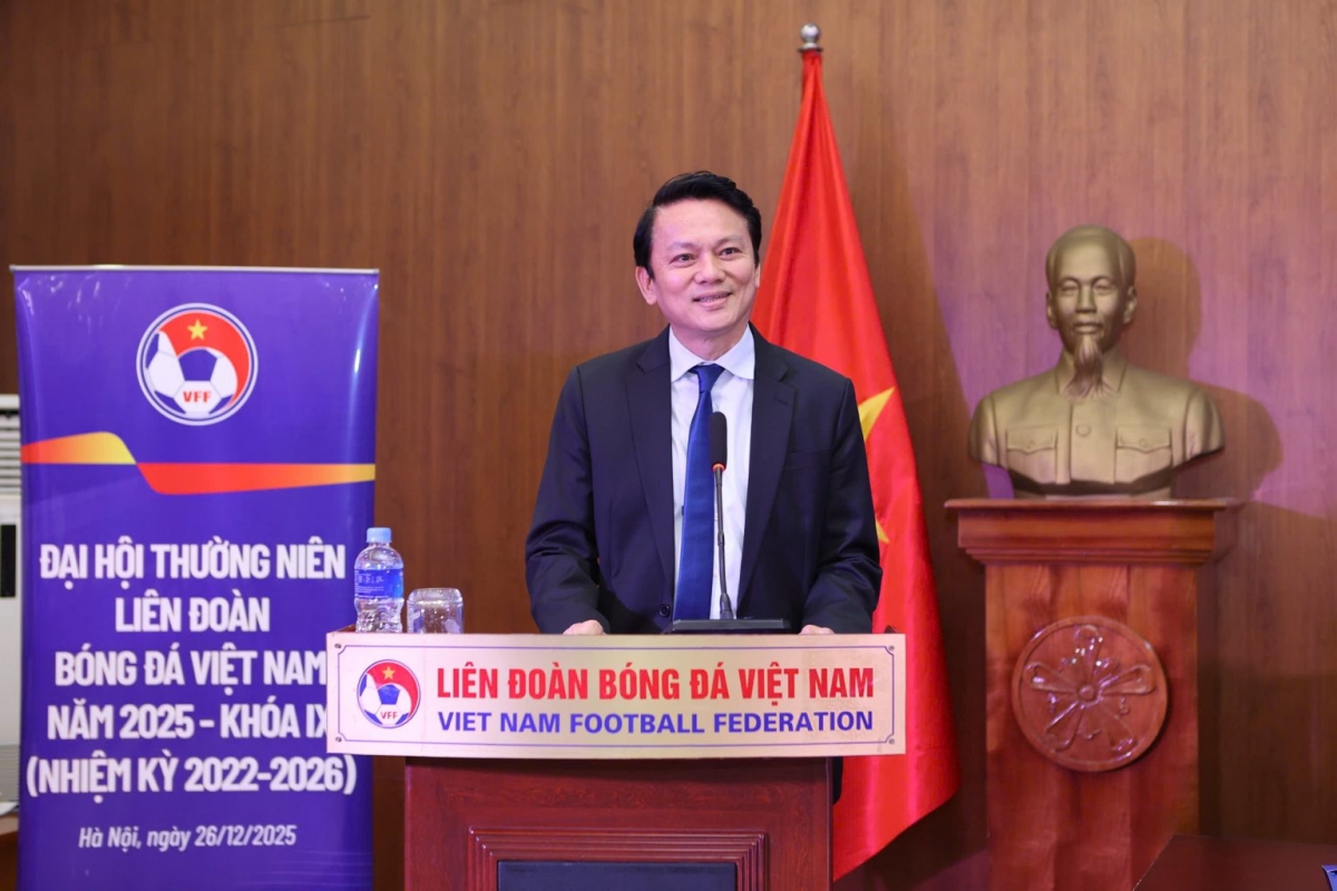 Ông Winston Lee phát biểu tại Đại hội Thường niên Liên đoàn Bóng đá Việt Nam năm 2025. (Ảnh: VFF)