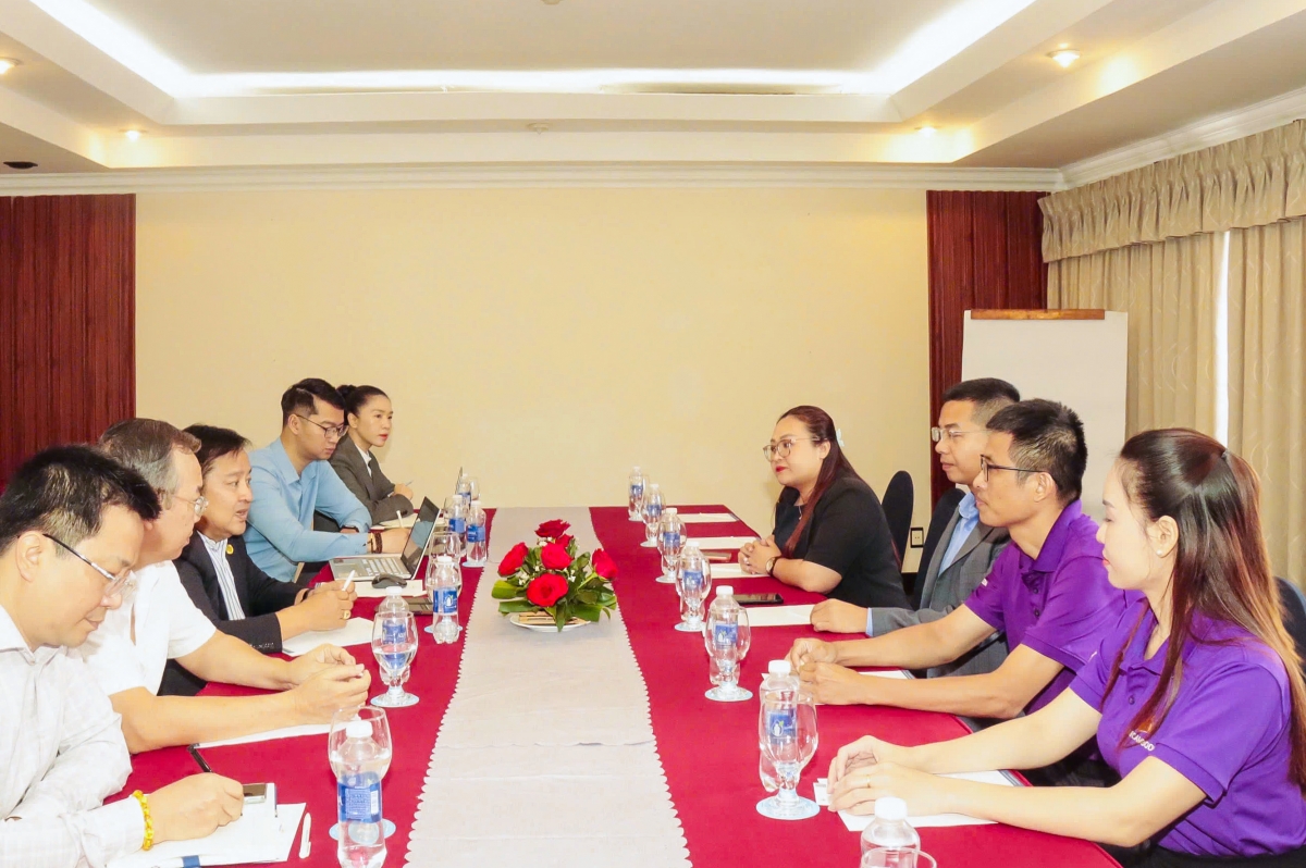 Hiệp hội Du lịch Khánh Hòa và hãng hàng không Air Cambodia làm việc để thúc đẩy hợp tác du lịch. Ảnh: Xuân Thành