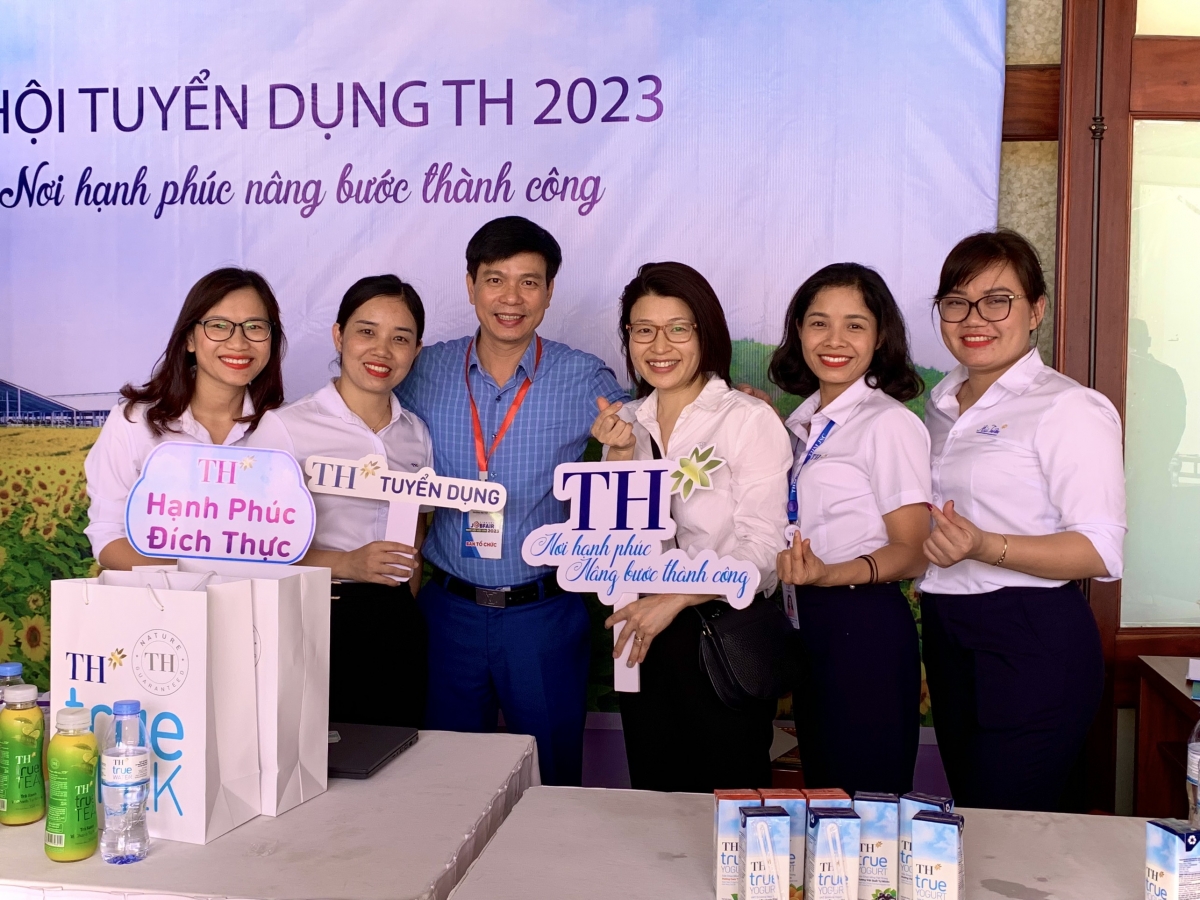 Tập đoàn TH tham gia ngày hội việc làm tại các trường cao đẳng, đại học ở Nghệ An