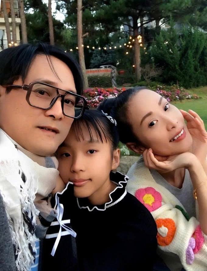 Diễn viên Lê Kiều Như nói gia đình cô rời TP.HCM được hơn 4 tháng. Cả nhà người đẹp hiện tận hưởng cuộc sống bình lặng, chậm rãi trong cơ ngơi mới hai mặt tiền, nằm trên đồi ở Đà Lạt.