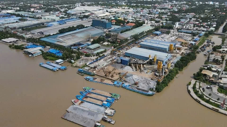 Vật liệu cát, đá đang khan hiếm và giá rất cao, gây áp lực cho các nhà thầu