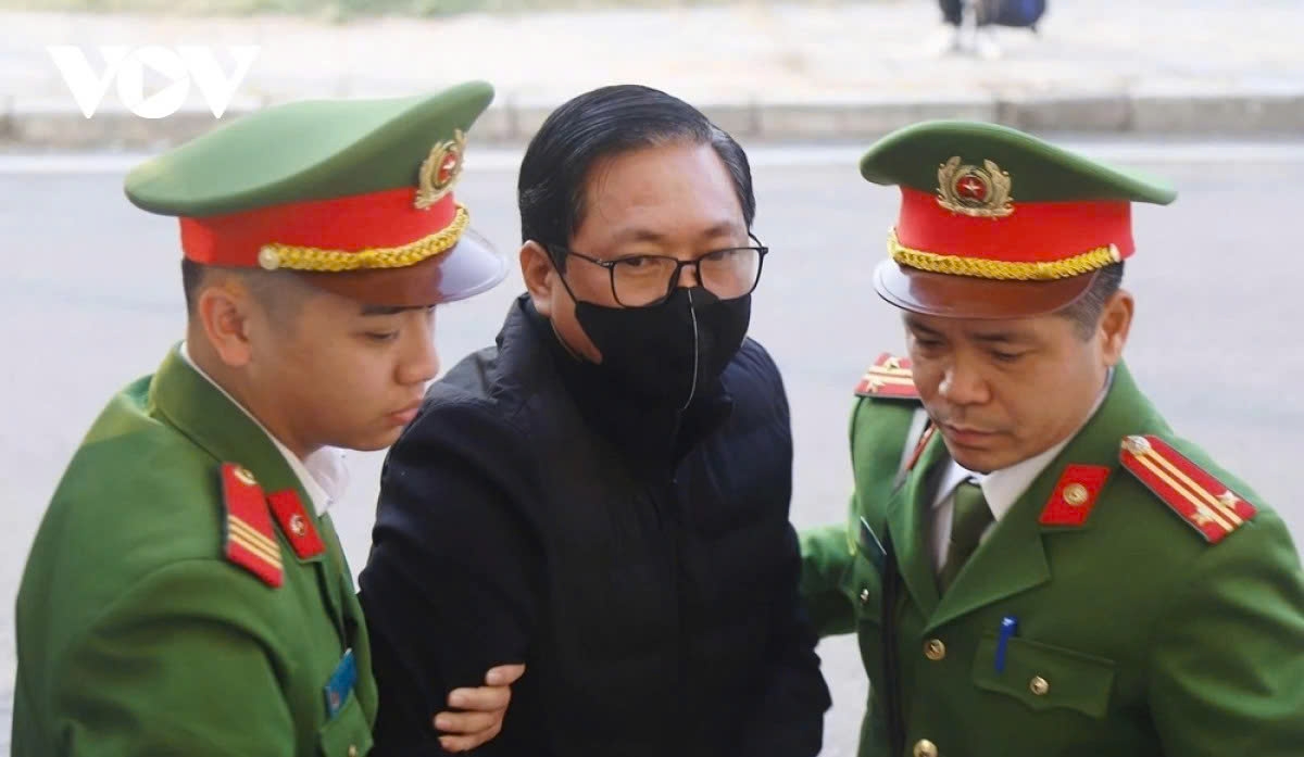 Xét xử vụ án Sài Gòn Đại Ninh: Tháng 1/2025, TAND TP Hà Nội đưa ra xét xử các bị cáo trong vụ án xảy ra tại công ty Sài Gòn Đại Ninh, tỉnh Lâm Đồng và một số địa phương liên quan. Trong vụ án, cựu Tổng giám đốc Sài Gòn Đại Ninh Nguyễn Cao Trí được xác định dùng lợi ích vật chất để móc nối, câu kết với các bị cáo tại Văn phòng Chính phủ, Thanh tra Chính phủ, Tỉnh ủy, UBND tỉnh Lâm Đồng nhằm thực hiện hành vi thay đổi, điều chỉnh trái pháp luật các quyết định đúng đắn của Nhà nước trong việc xử lý sai phạm, thu hồi Dự án Đại Ninh thành không thu hồi, cho giãn tiến độ và tiếp tục thực hiện Dự án để Nguyễn Cao Trí chuyển nhượng dự án và trục lợi.