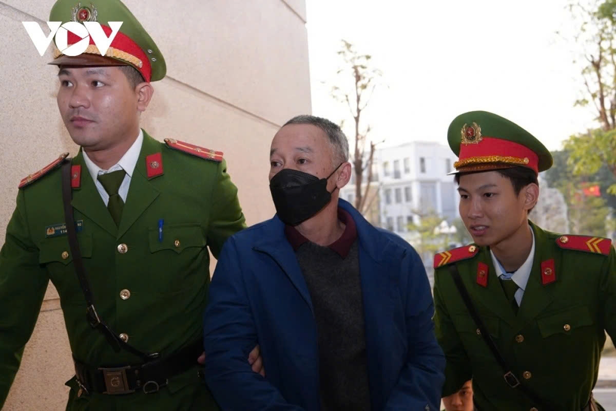 Hội đồng xét xử đánh giá, hành vi phạm tội của các bị cáo là đặc biệt nghiêm trọng, làm mất niềm tin, uy tín của Đảng và các cấp chính quyền, gây ảnh hưởng đến môi trường đầu tư, ảnh hưởng việc huy động các nguồn lực cho sự phát triển của địa phương và đất nước, gây bức xúc trong dư luận.