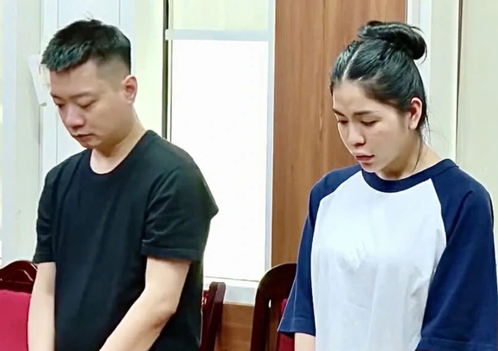 Khởi tố Hằng Du mục: Trong vụ án kẹo Kera, một KOL khác bị khởi tố, bắt tạm giam là Nguyễn Thị Thái Hằng (30 tuổi, tức Hằng Du mục). Ở phiên xét xử sơ thẩm, Hằng Du mục phải nhận mức án 2 năm tù về tội Lừa dối khách hàng.