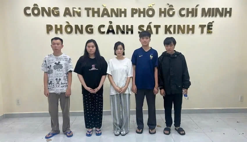 Khởi tố Miss Audition Nguyễn Thị Ngọc Anh: Tháng 7/2025, Công an TP.HCM khởi tố, bắt tạm giam Miss Audition Nguyễn Thị Ngọc Anh (37 tuổi) và 4 đồng phạm. Miss Audition Ngọc Anh bị bắt để điều tra hành vi buôn bán, tàng trữ và tổ chức cho khách sử dụng khí N2O (khí cười) trái phép tại quán bar Lava.