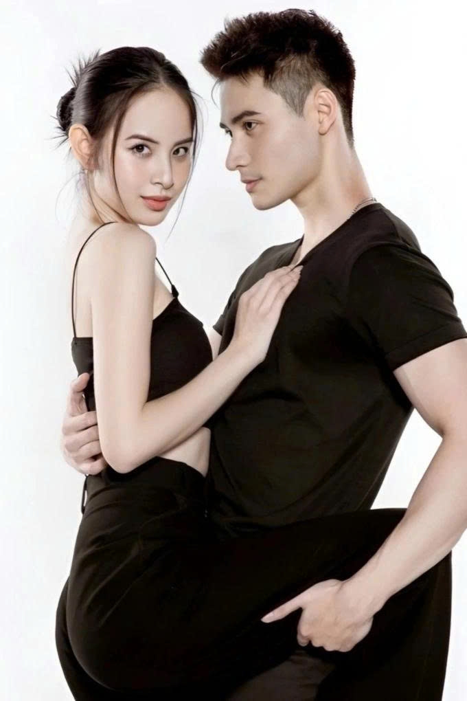 Tháng 1/2025, người mẫu Hương Liên xác nhận cô và Nam vương Thế giới Việt Nam Tuấn Ngọc chia tay sau gần 3 năm gắn bó. Hương Liên nói cô và Tuấn Ngọc quyết định dừng mối tình gần 3 năm khi nhận ra cả hai có những điều "không phù hợp để chung một con đường". Cặp đôi công khai chuyện tình cảm khi tham gia chương trình The Face Vietnam vào giữa năm 2023.