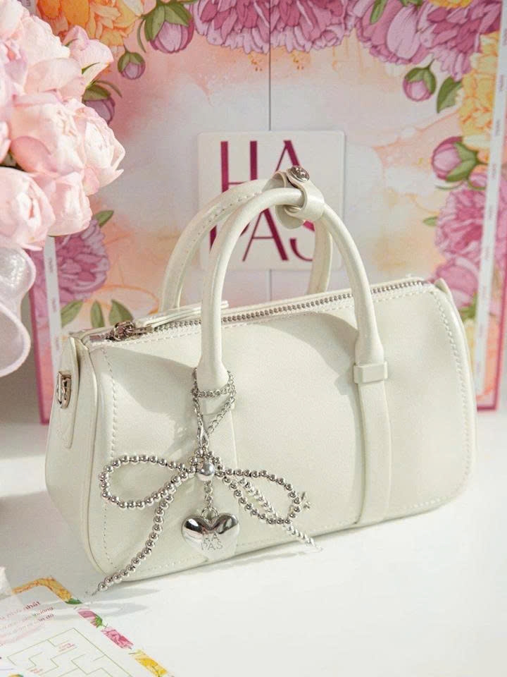 Túi xách là món qùa thiết thực dịp Giáng sinh. (Ảnh: Hapas)