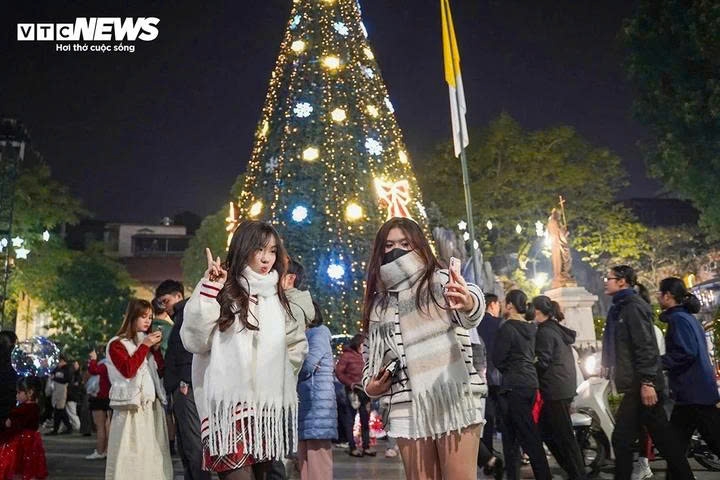 Từ nay đến Giáng sinh, thời tiết Hà Nội và khu vực miền Bắc tiếp tục rét. (Ảnh minh hoạ: Viên Minh)