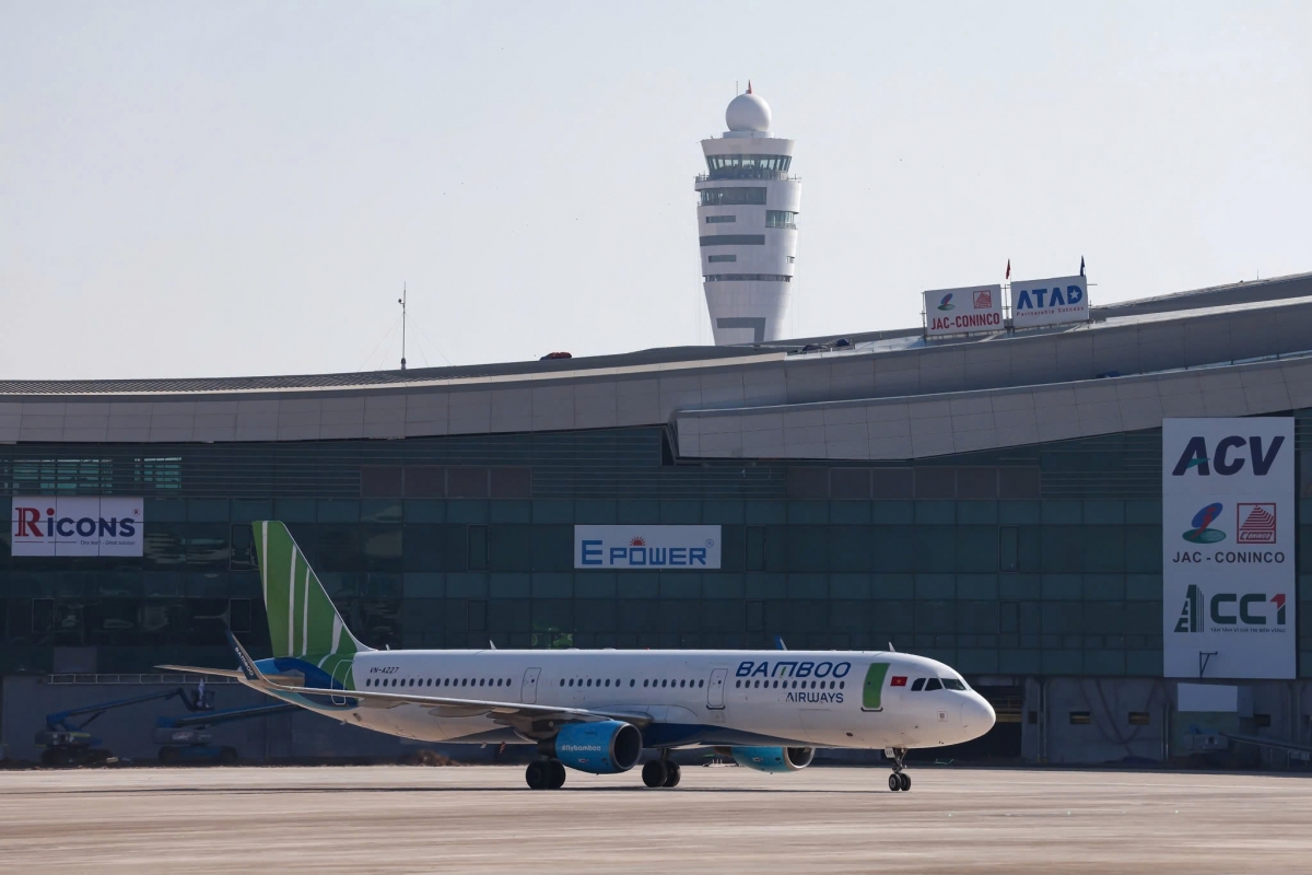 Máy bay do Vietnam Airlines, Vietjet Air và Bamboo Airways khai thác hạ cánh xuống sân bay Long Thành, tỉnh Đồng Nai sáng 19/12.