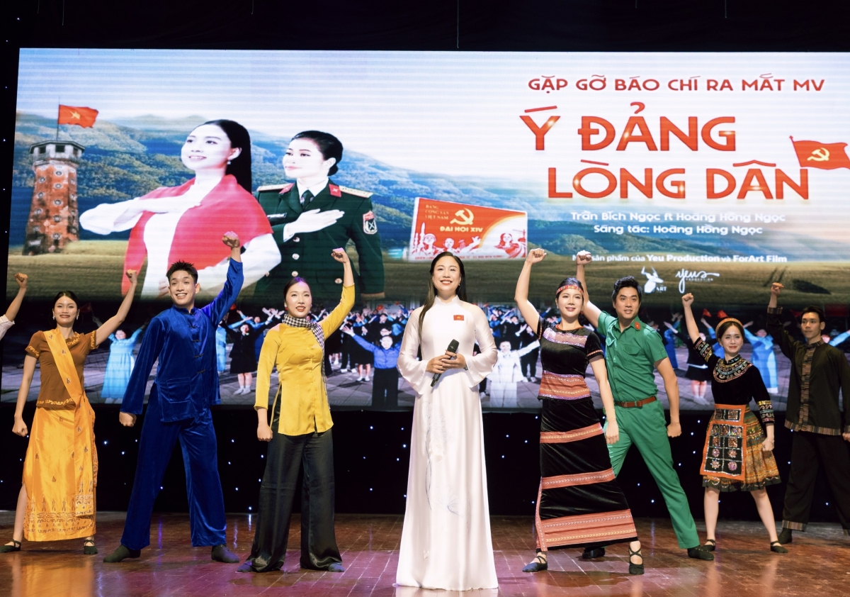 Trần Bích Ngọc ra mắt dự án âm nhạc “Ý Đảng – Lòng Dân”