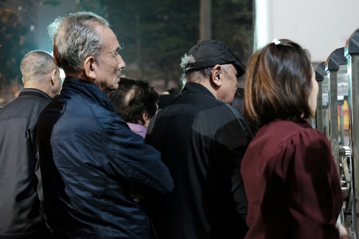 Nhiều khán giả cao tuổi đến xem đêm nhạc “Về đây bốn cánh chim trời” phải thất vọng ra về