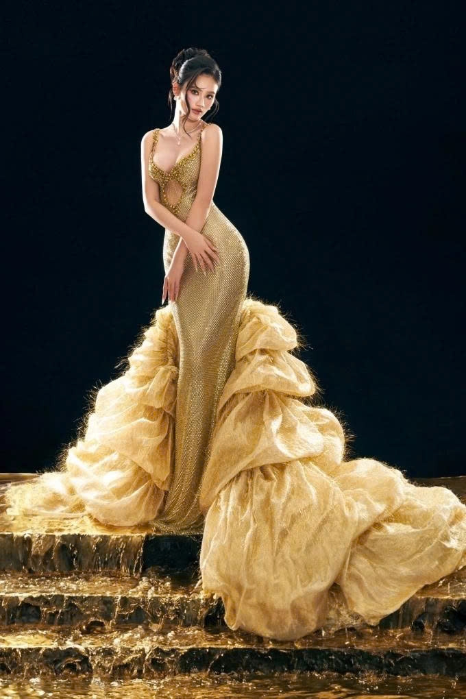 Đăng bộ ảnh tổng kết năm 2025, hoa hậu Ý Nhi cho biết hạnh phúc và biết ơn vì những cơ hội được trải nghiệm, học hỏi và hoàn thiện bản thân.