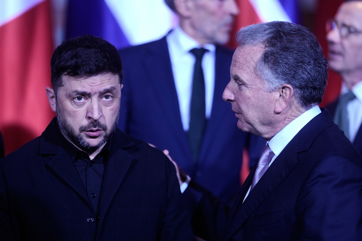 Tổng thống Ukraine Volodymyr Zelensky và Đặc phái viên Mỹ Steve Witkoff tại Berlin, Đức, ngày 15/12/2025. Ảnh: AP