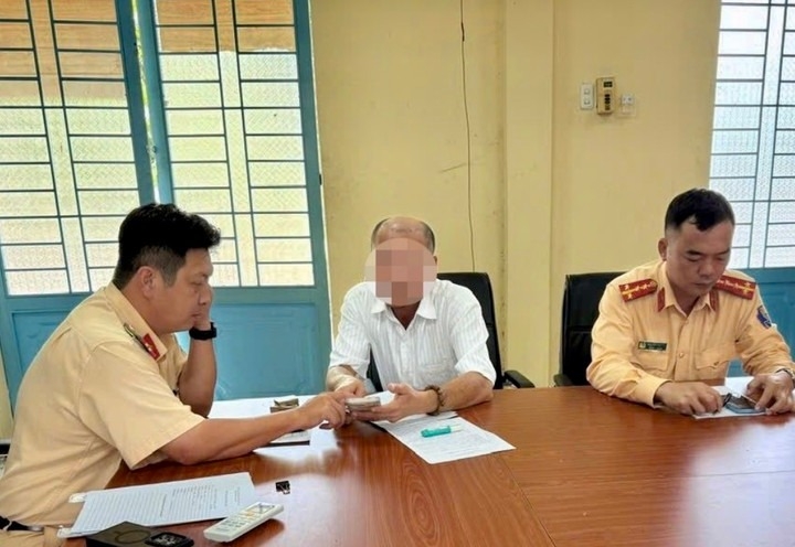 Phòng Cảnh sát giao thông làm việc với tài xế Nguyễn Đức T. (Ảnh: CACC)