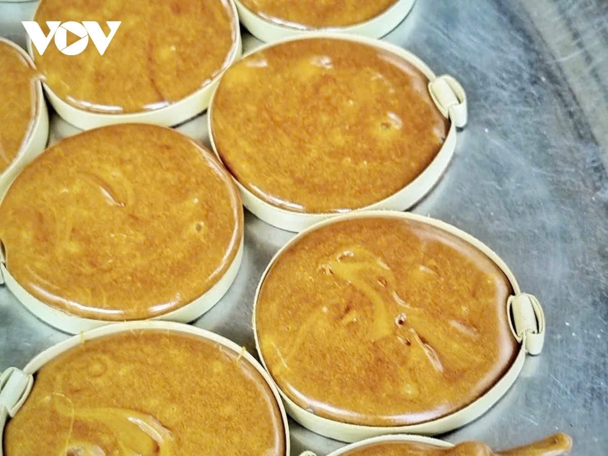 Depending on the method, the toddy palm sugar is either molded into blocks or whipped into fine powder once cooled. The finished product carries a distinctive aroma and a mild, natural sweetness.