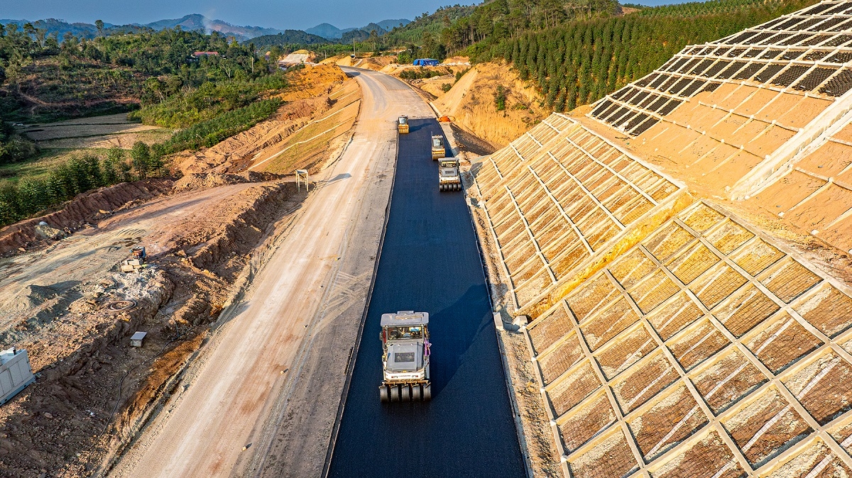 Ngay đầu tháng 1/2026, 3 tỉnh Cao Bằng, Thái Nguyên và Lạng Sơn lần đầu tổ chức Hội nghị trao đổi công tác liên kết vùng. Hạ tầng chiến lược là một trong những lĩnh vực liên kết trọng tâm, tiêu biểu như các tuyến cao tốc Đồng Đăng - Trà Lĩnh, Bắc Kạn - Cao Bằng, Thái Nguyên - Lạng Sơn; liên kết phát triển kinh tế, định hướng phát triển các trung tâm công nghiệp, công nghệ và đào tạo nguồn nhân lực của vùng và các trung tâm logistics, xuất nhập khẩu và các lĩnh vực văn hoá – xã hội khác. Tỉnh Quảng Ninh và Lạng Sơn cũng sẽ kết nối thông qua đường tỉnh 342 nối quốc lộ 4B, cao tốc Lạng Sơn - Quảng Ninh (đoạn Tiên Yên).