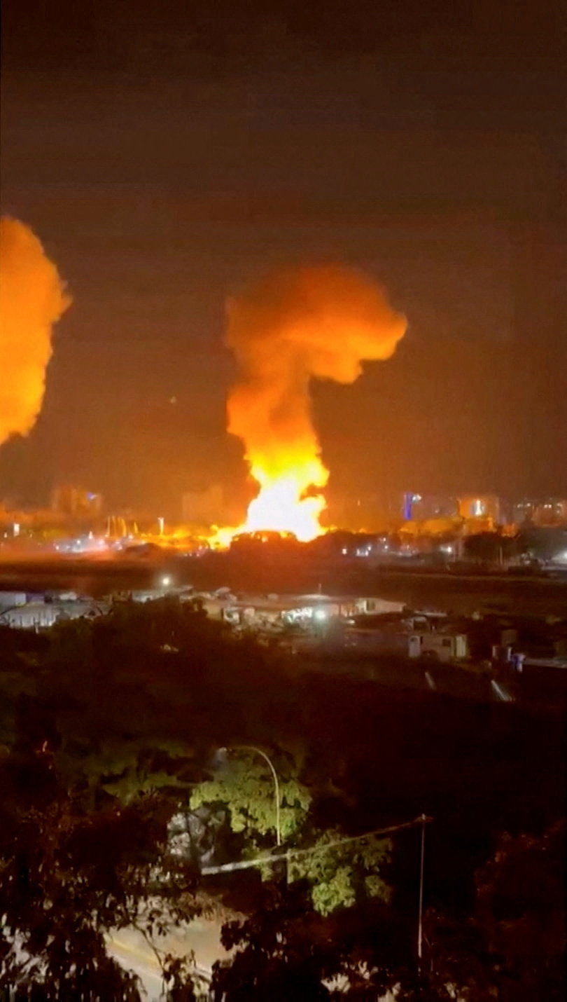 Vụ nổ rung chuyển thủ đô Caracas của Venezuela ngày 3/1. Ảnh: Reuters