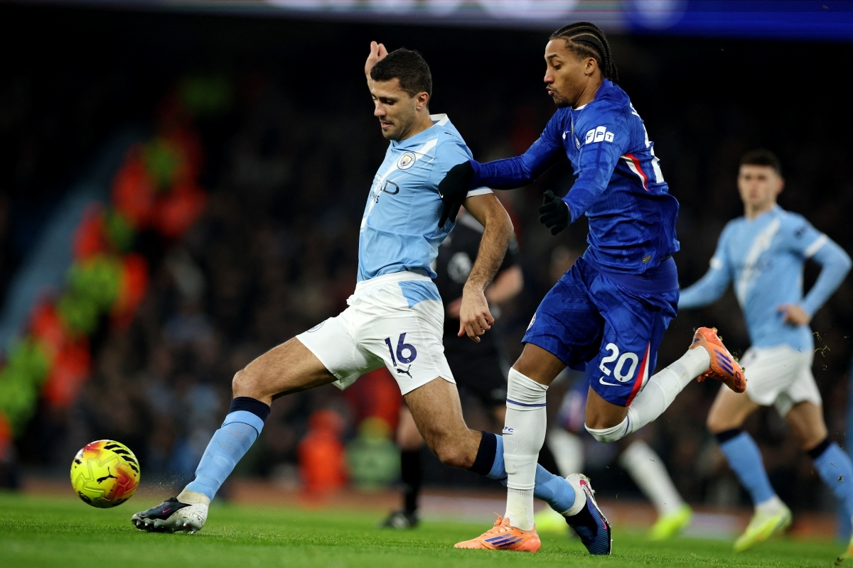 Hai đội thi đấu chặt chẽ nên chưa có nhiều cơ hội ghi bàn rõ rệt (Ảnh: Reuters).