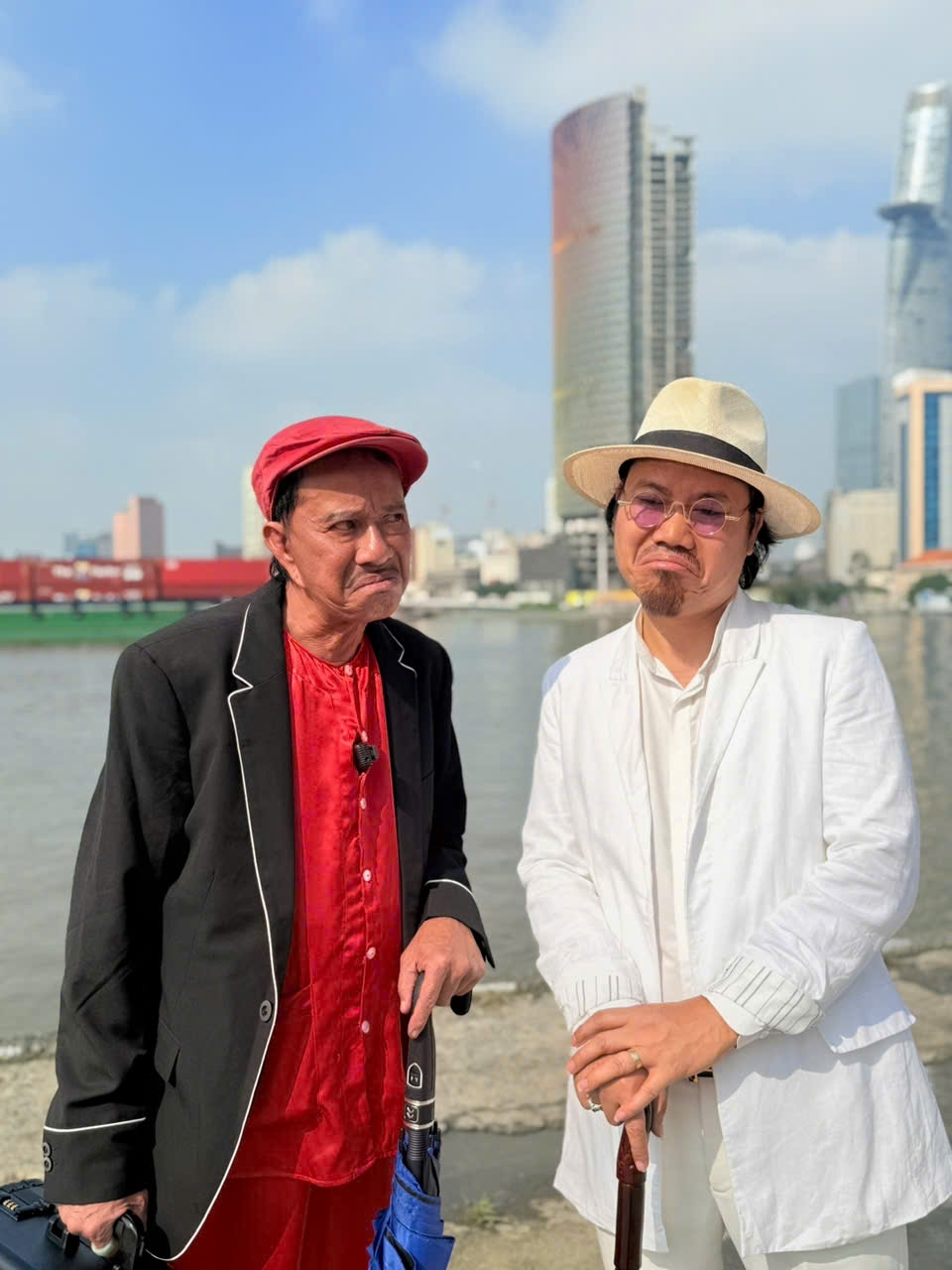 Nghệ sĩ Vượng Râu (phải) và nghệ sĩ Bảo Chung (trái) trong “Thông gia đại chiến 5”