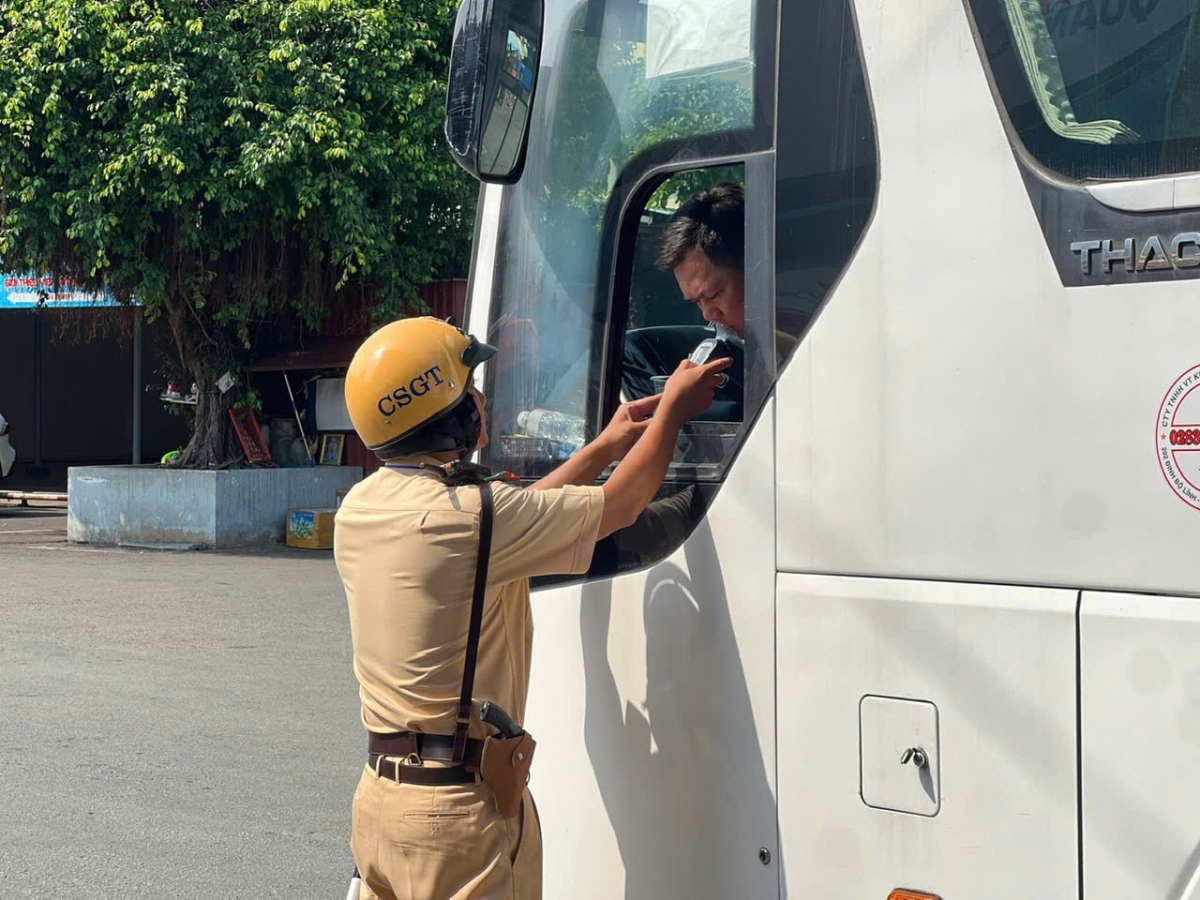 Lực lượng CSGT Công an TP.HCM sẽ tăng cường tuần tra, kiểm soát trên đường bộ, đường sắt và đường thủy. (Ảnh: PC08)