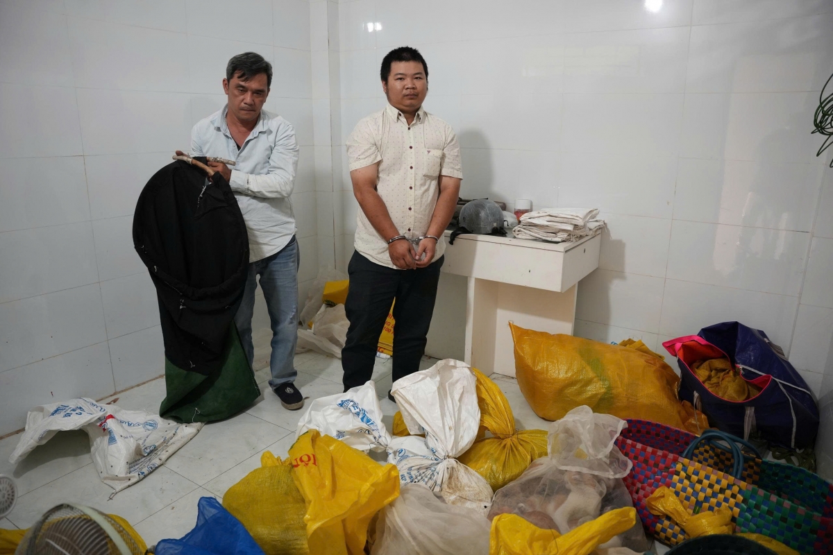 Qua kiểm tra, Công an phát hiện thu giữ 2 con chó và 30 con mèo, tổng trọng lượng khoảng 92kg. (Ảnh: CACC)