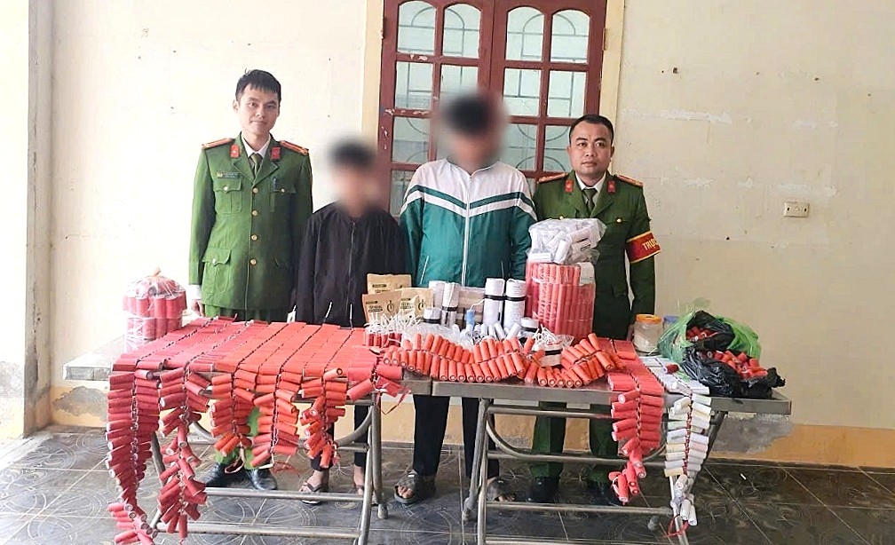 Số pháo nổ bị thu giữ tại cơ quan Công an. (Ảnh: Công an Nghệ An).