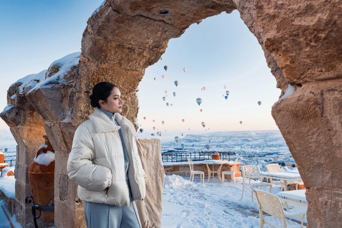 Hoa hậu Hương Giang tận hưởng khung cảnh nên thơ tại Thổ Nhĩ Kỳ.