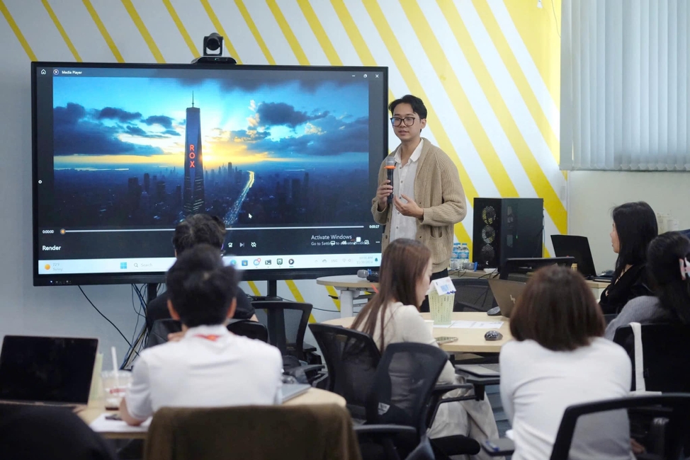 CBNV ROX Group luôn được khuyến khích chủ động học hỏi, làm mới mình (Ảnh: ROX Group)