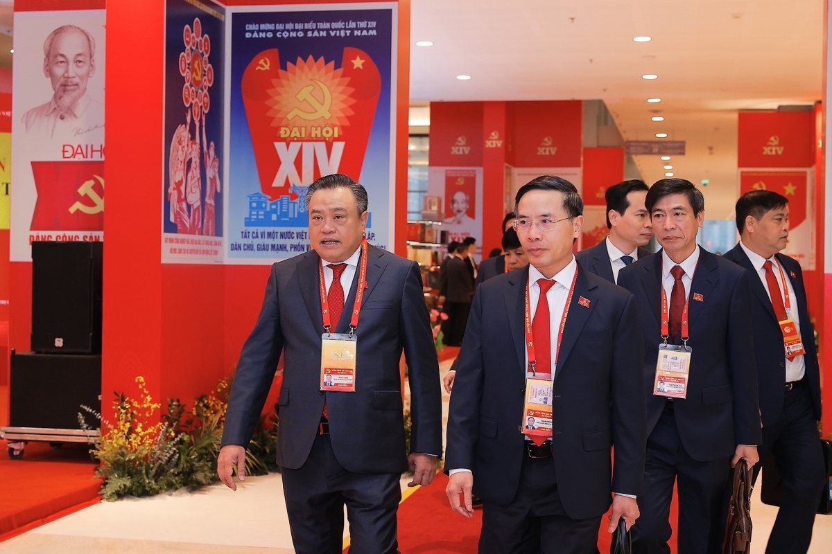 Chủ nhiệm Ủy ban Kiểm tra Trung ương Trần Sỹ Thanh (trái) và Chủ tịch UBND TP Đà Nẵng Phạm Đức Ấn.