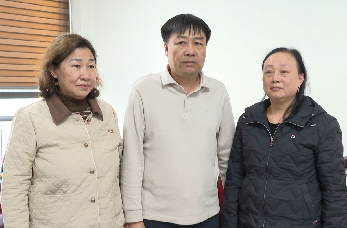 3 đối tượng (phải qua trái): Vũ Thị Hường, Nguyễn Xuân Biên và Lê Thị Ban