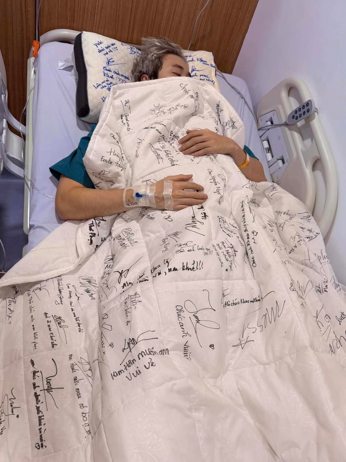 Karik nhập viện để phẫu thuật do chấn thương từ lâu, bị đứt dây chằng chéo trước. Nam rapper hiện đã tạm hoãn toàn bộ lịch trình công việc để tập trung điều trị.