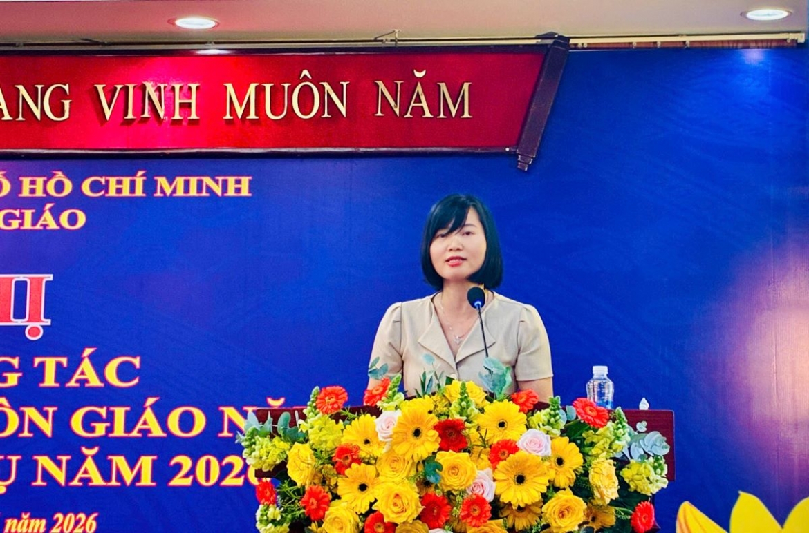 Bà Nguyễn Thị Thanh Bình, Phó Chủ tịch UBND xã Minh Thạnh, TP.HCM trình bày tham luận tại hội nghị