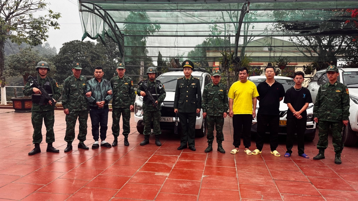 4 đối tượng liên quan cùng tang vật bị bắt giữ.