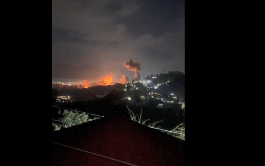 Nhiều cột khói bốc lên. Ảnh: Reuters.