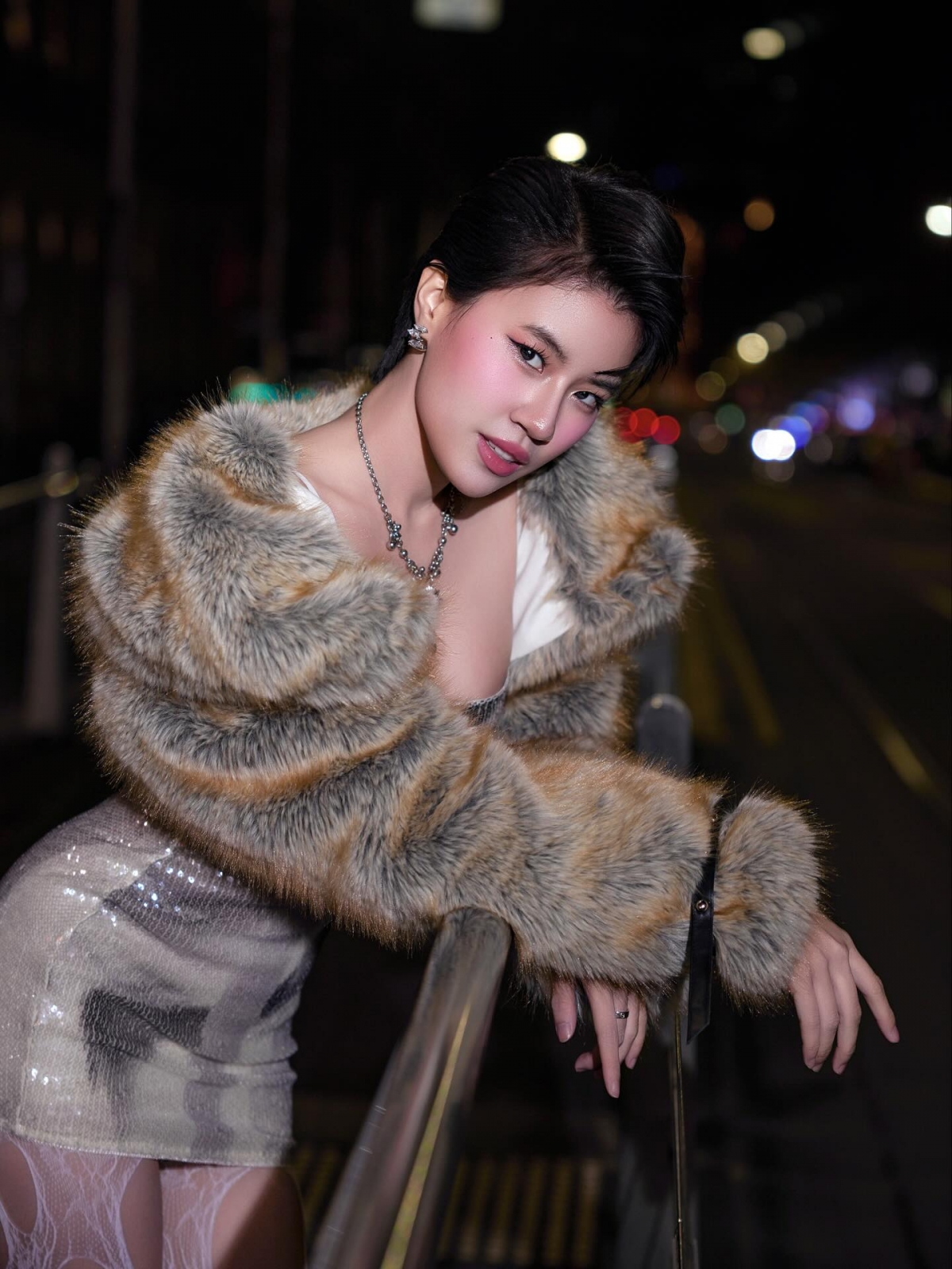 Pháo tên thật là Nguyễn Diệu Huyền, sinh năm 2003, là một trong những rapper trẻ của làng giải trí Việt. Cô sở hữu nhiều bản hit như Kìa bóng dáng ai, Trúc xinh, Sợ quá cơ... Bước ra từ chương trình King of Rap năm 2020, Pháo gây ấn tượng với các ca khúc được giới trẻ yêu thích và trở thành một trong những gương mặt nữ nổi bật của giới rap Việt. 